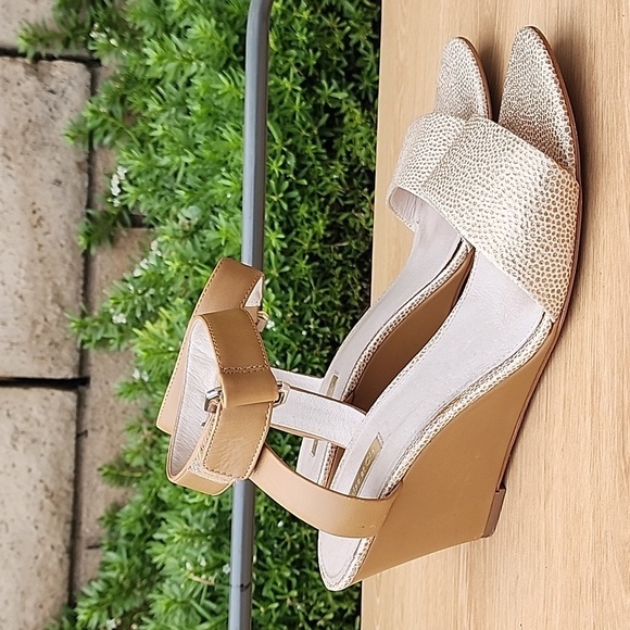 Louise et Cie Ankle Strap Gold Leather Wedge Sandals Size 11 - Picture 3 of 11